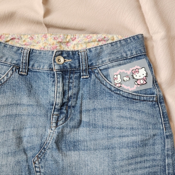 3/$18 Iron on Heat transfer Sanrio Hello Kitty pattern Small size - Picture 4 of 6